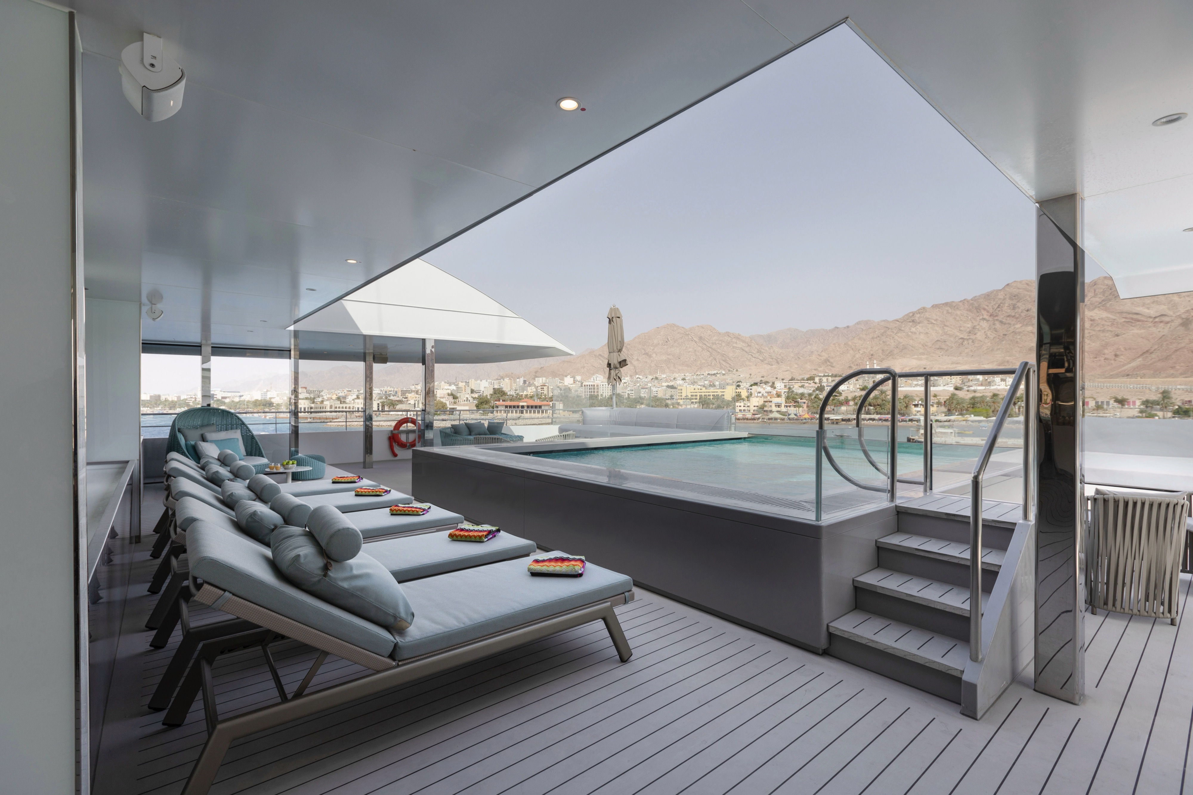 Emerald Sakara - Aqua Pool & Café